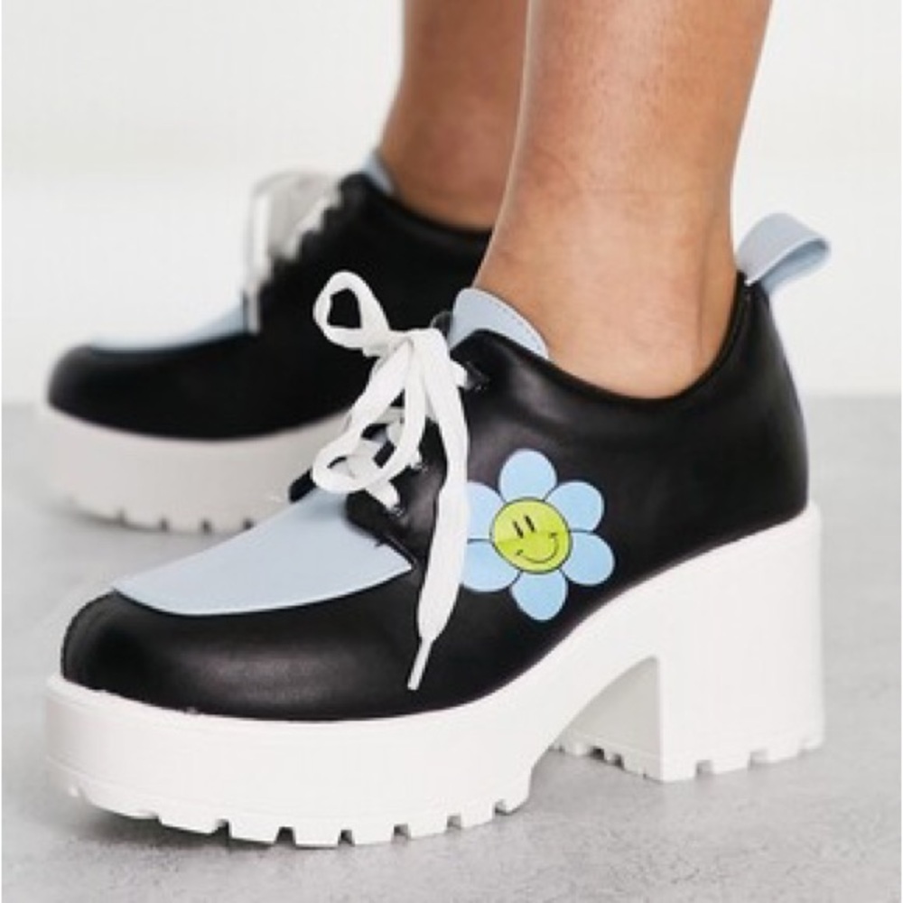 Koi Footwear Platform Daisy Sneakers, Size 5 - Picture 1 of 5